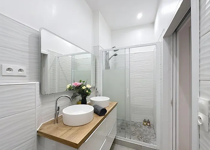 Le Sacre - Centre - Cour Privative - Parking Apartment Reims